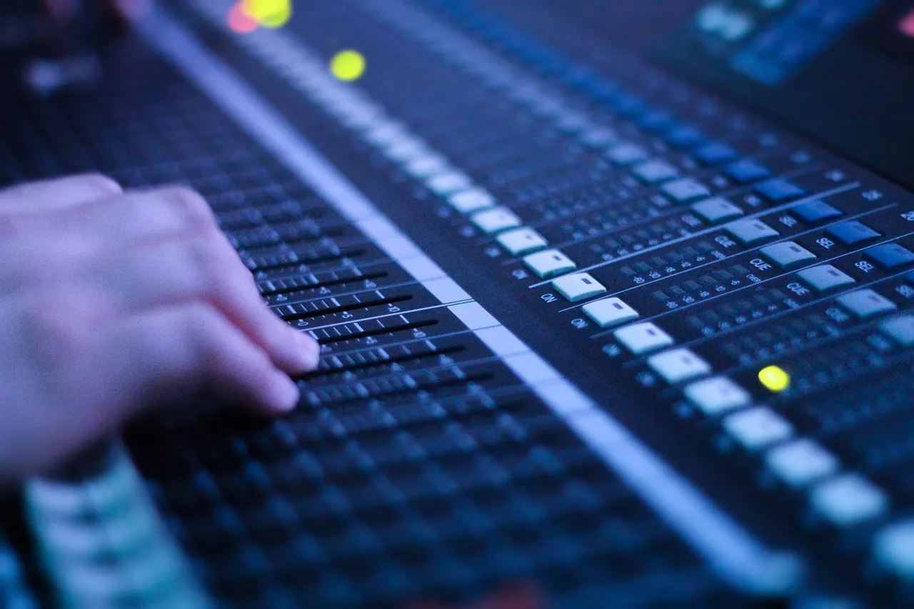 Layout, Signal Flow & I/O
